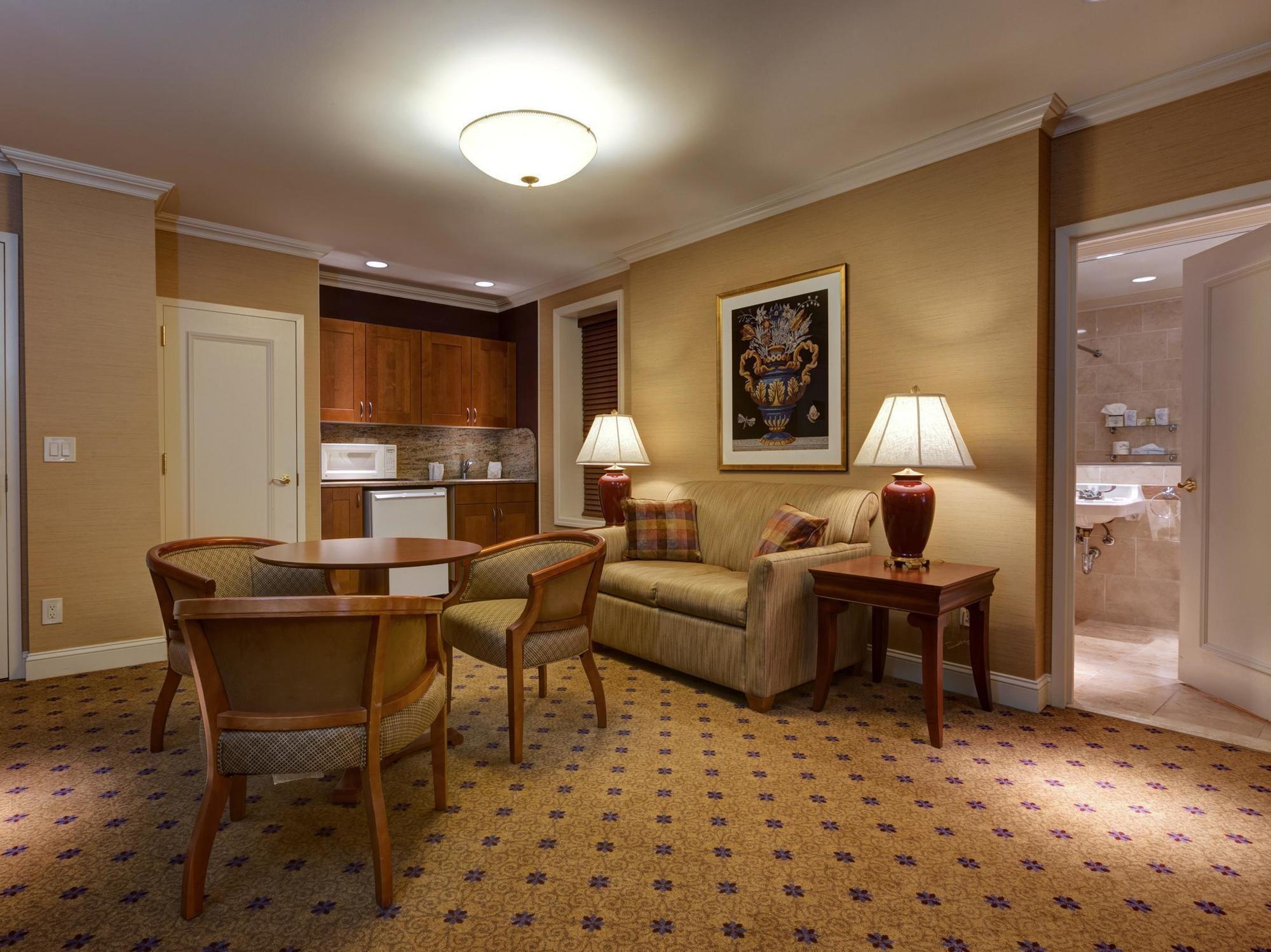 Deluxe One-Bedroom Suite